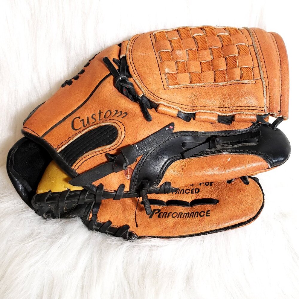 CHAMPRO AP-660-12” CUSTOM FIELDER’S Right Hand Throw Baseball Glove Pre-Owned